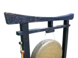 E. W. Godwin for William Watt. Anglo-Japanese gong and striking stick - Thumbnail 3